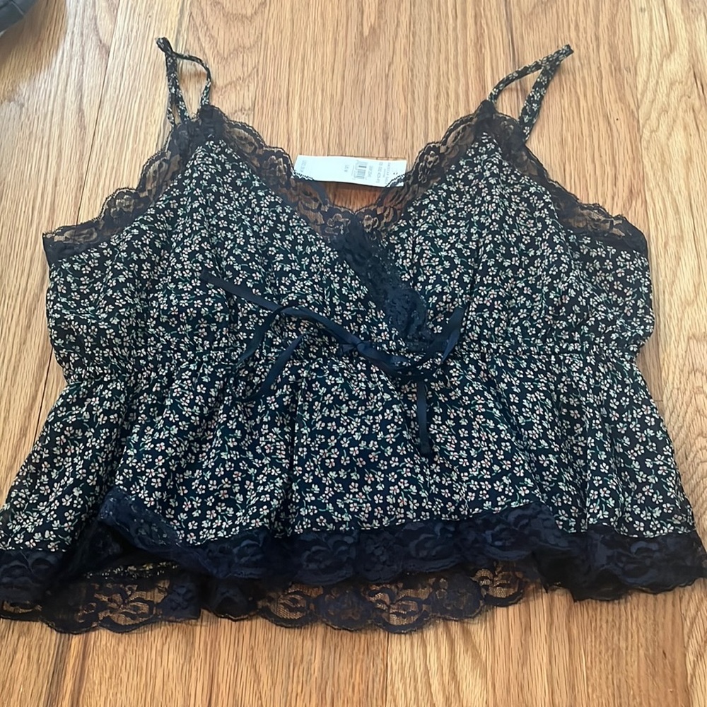 Laced floral cropped tank top